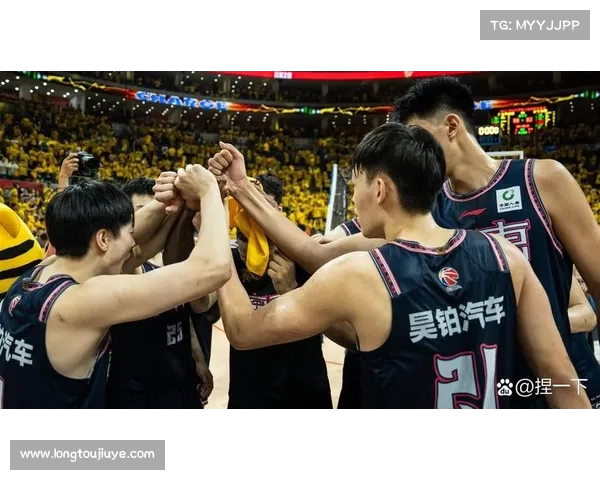 CBA最新战绩揭晓 辽宁广东争夺榜首位置 山东江苏力争季后赛席位 CBA最新战绩揭晓 辽宁广东争夺榜首位置 山东江苏力争季后赛席位